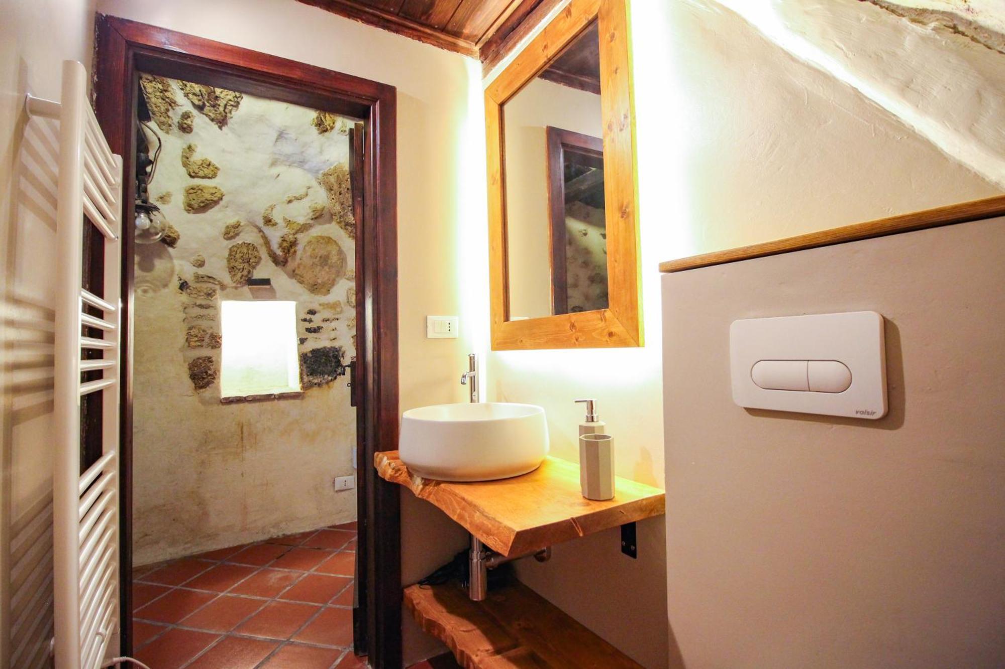 Santo'S House Luxury - Idromassaggio E Doccia Emozionale Villa Santo Stefano Di Sessanio Exterior photo
